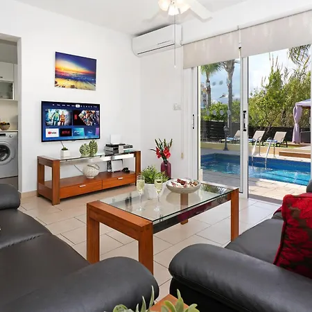 Crystalia - 350m From Kalamies Villa Protarász